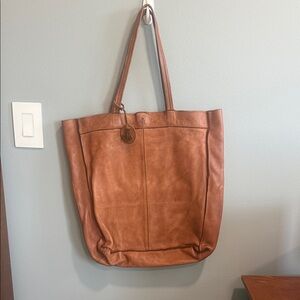 Elegant Tan Leather Tote